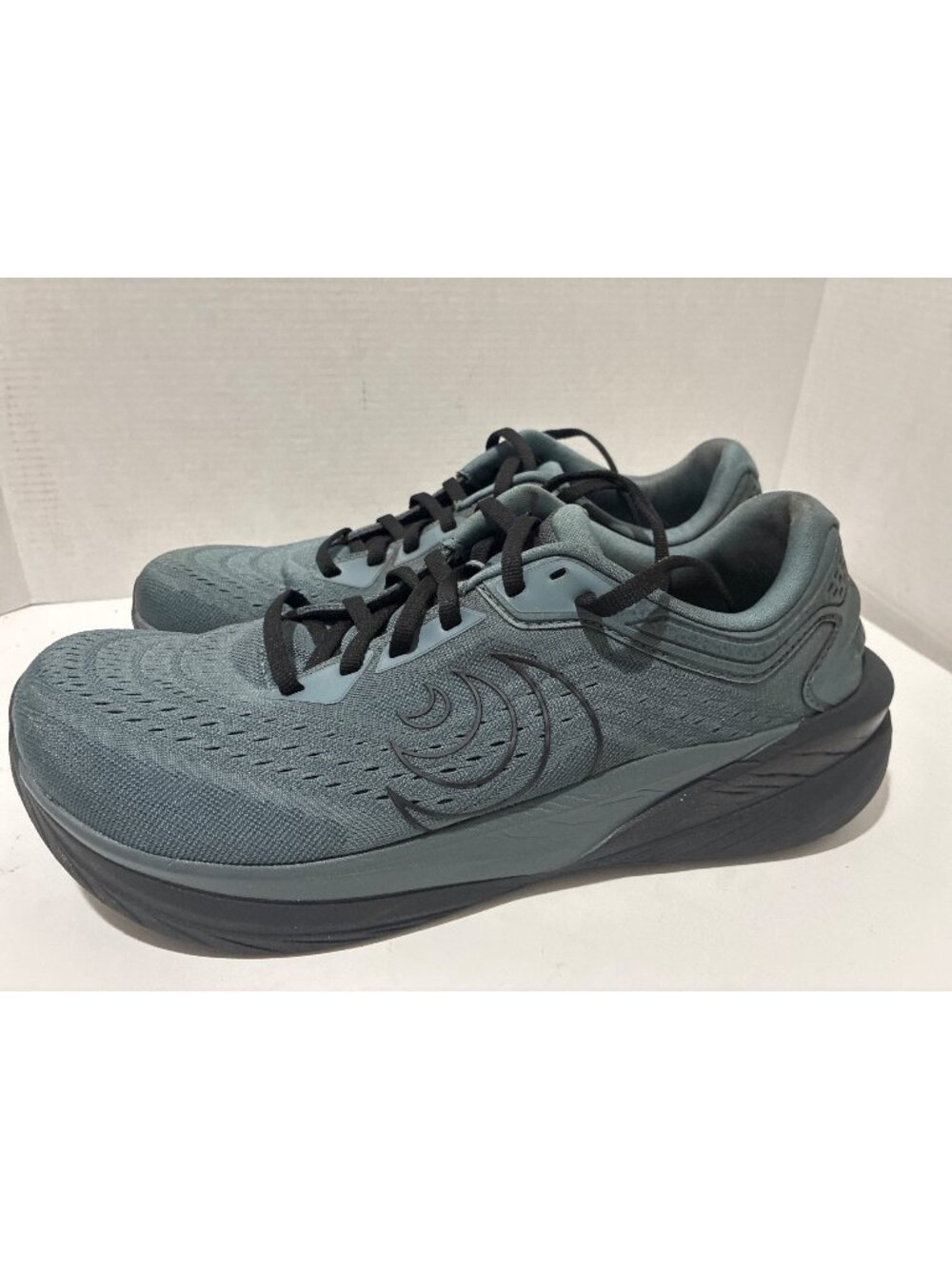 Topo Athletic Phantom 4 Men's Size 10 Stone/Black Running Shoes